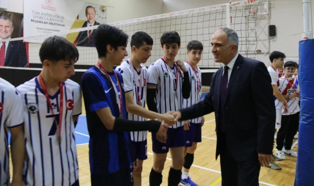 Voleybol Genç Erkekler İl Birinciliği Müsabakaları tamamlandı