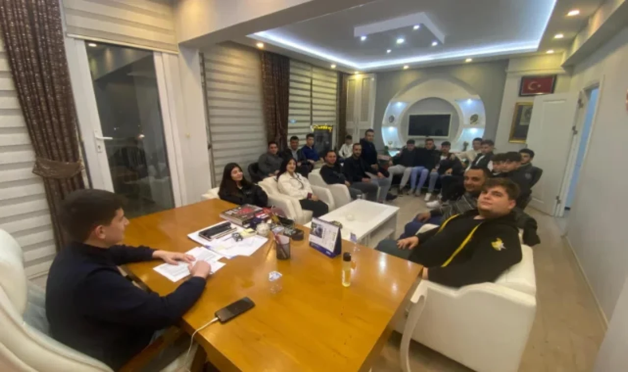 AK Gençlik Yönetimi Haftalık Toplantısını Yaptı
