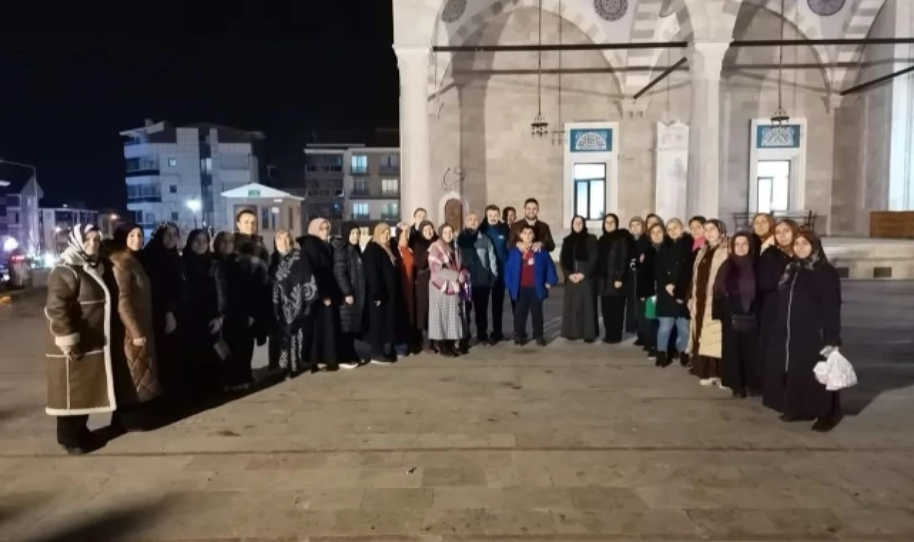 AK Parti Amasya’dan tatlı dağıtımı