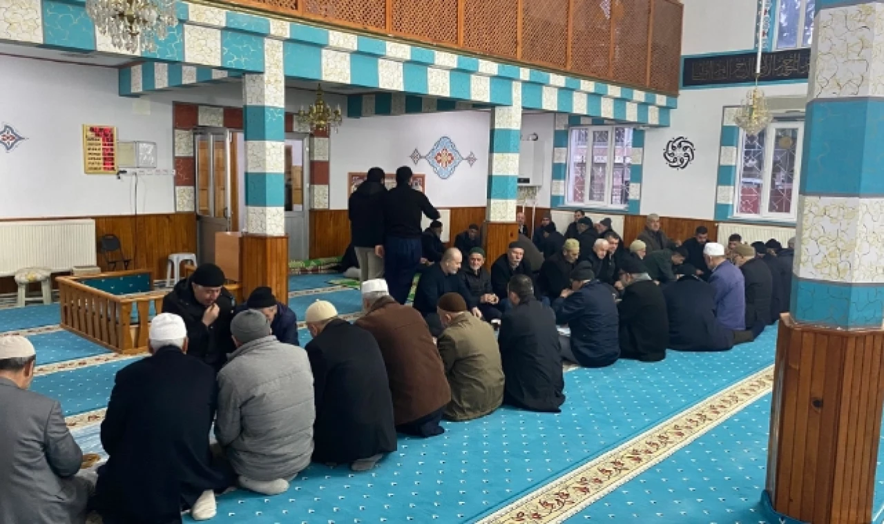 Deveci Camii'nde Sabah Namazı Buluşması