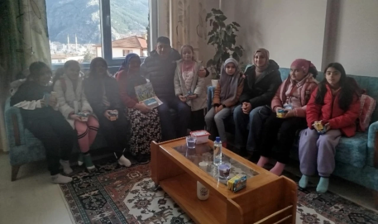 Gençlik Merkezi öğrencilerinden anlamlı ziyaret