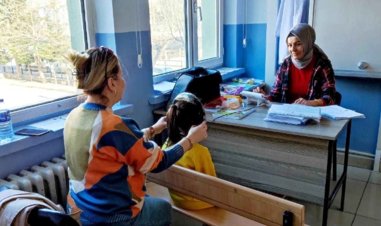 Öğrenciler için sağlıklı duyma taraması