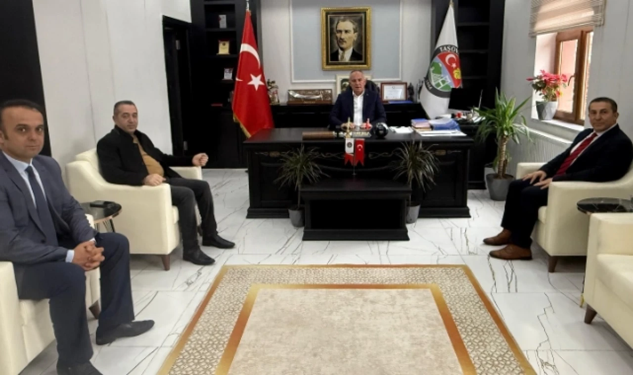 Özalp Misafirlerini Makamında Ağırladı