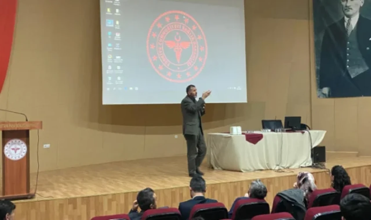 Sağlık personeline yönelik konferans düzenlendi