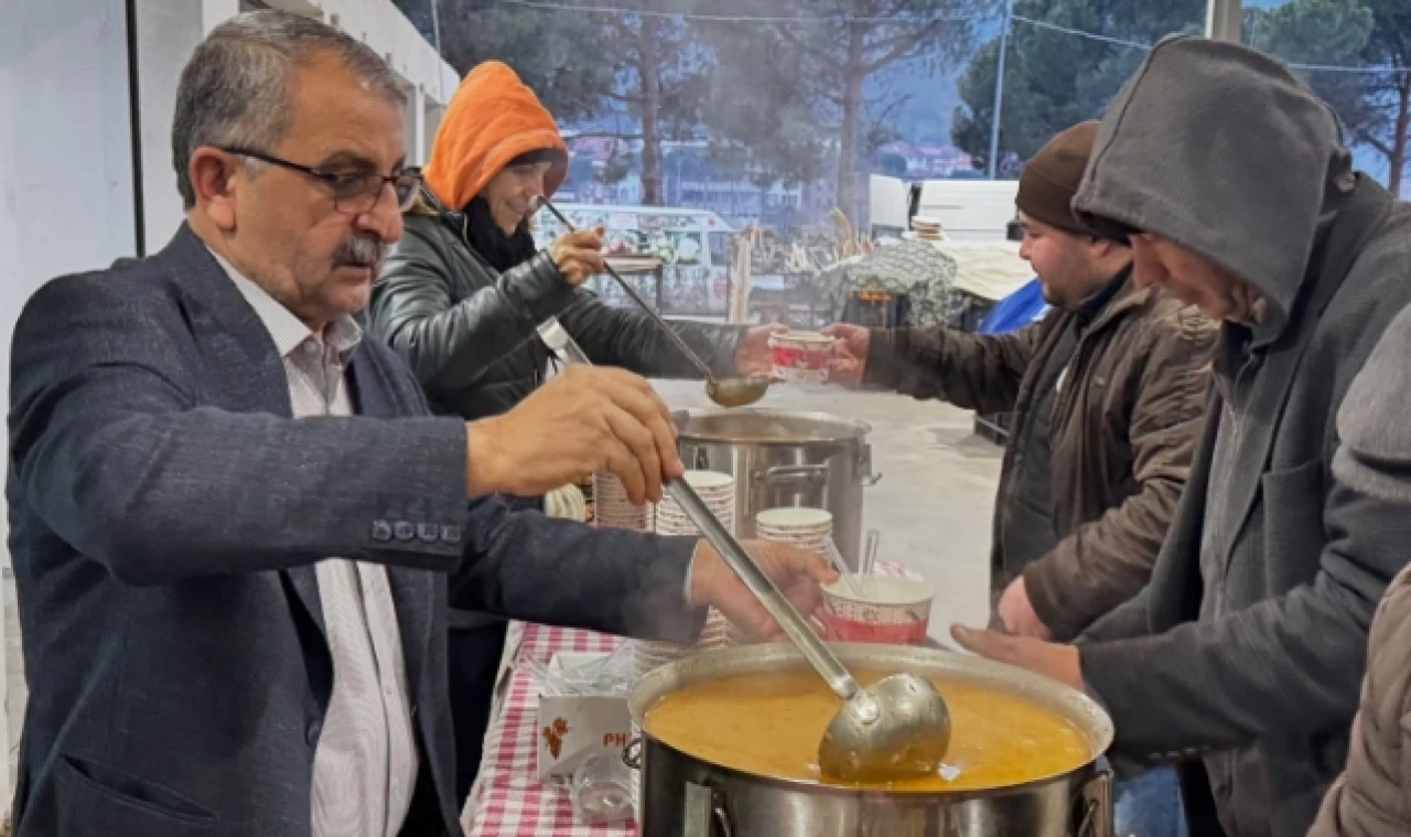 Taşova Belediyesi, Kış Soğuklarına Karşı Çorba İkramına Devam Ediyor