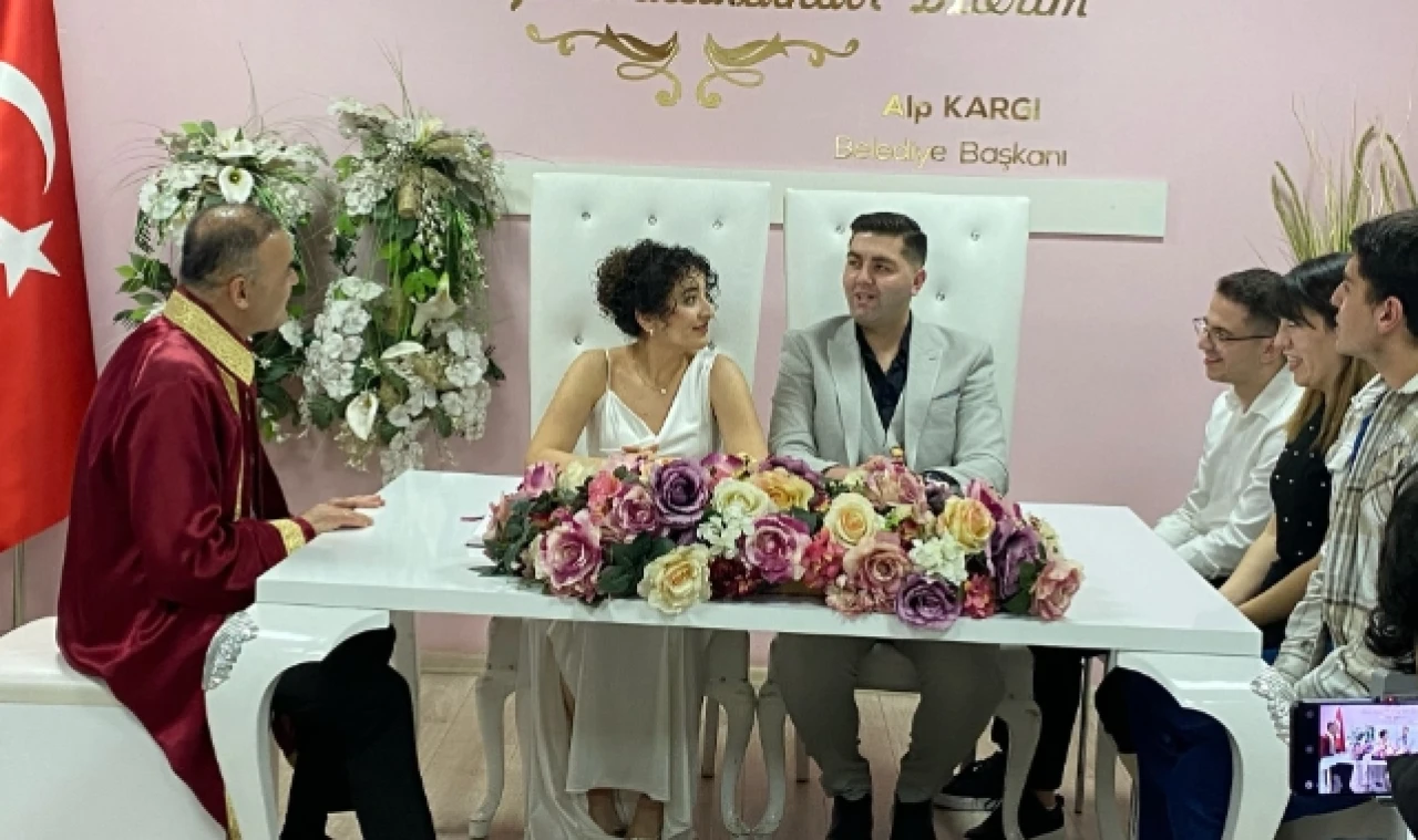 5 Çift Sevgililer Günü’nde ‘Ömür Boyu Evet’ dedi