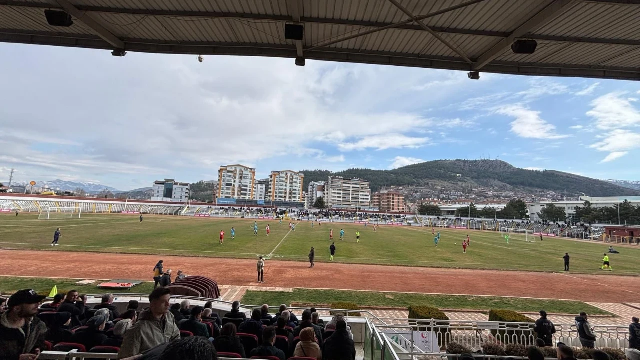 Yönetim Futbolcu Avında