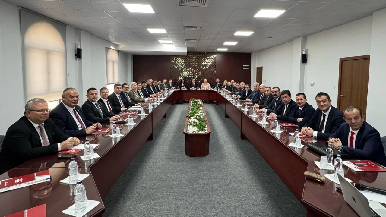 Sonuç bildirgesi'nde Ekrem İmamoğlu adaylığa çağırıldı