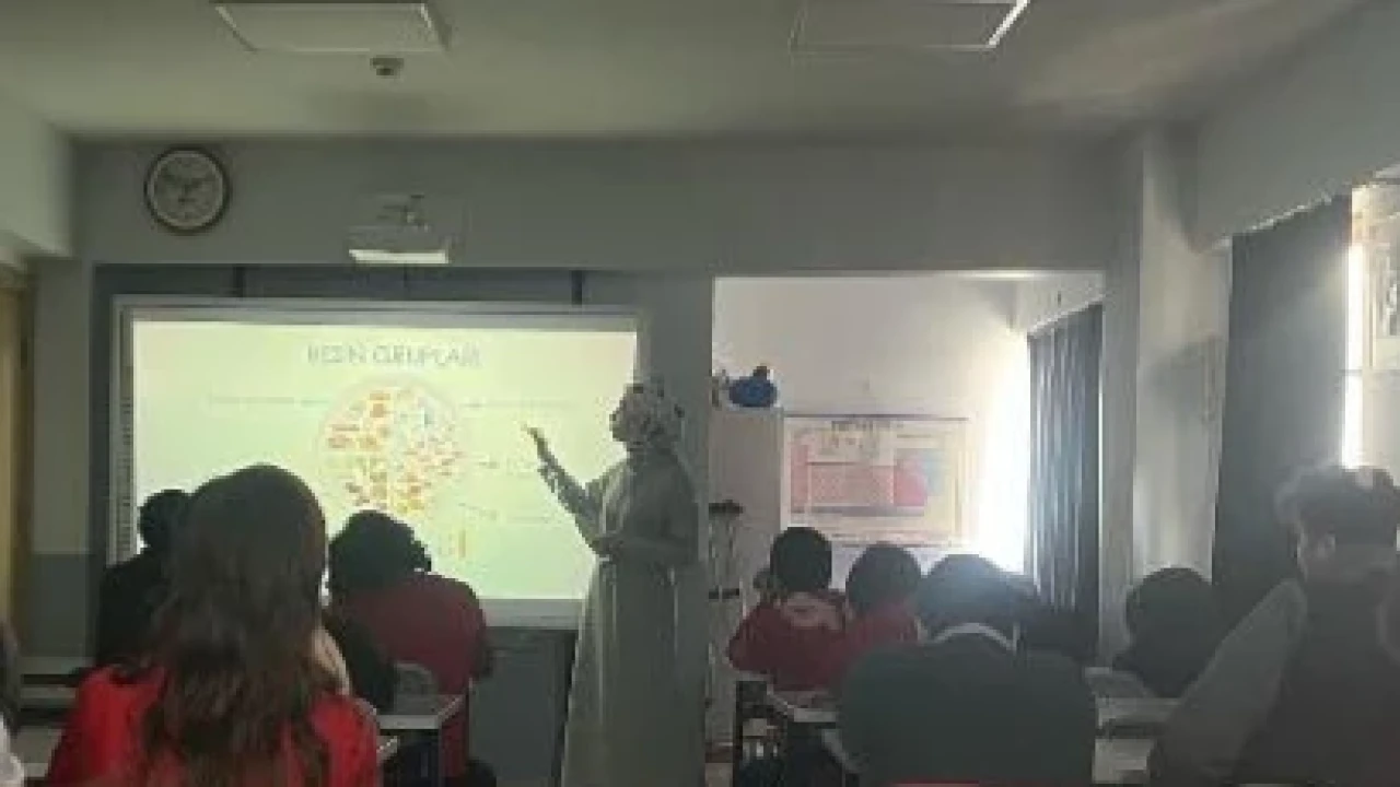 Sağlık Personelleri, Öğrencilerle Eğitim Gerçekleştirdi