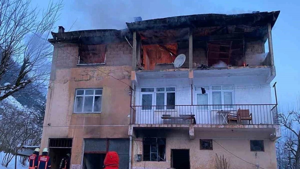 Bir evde çıkan yangında faciadan dönüldü