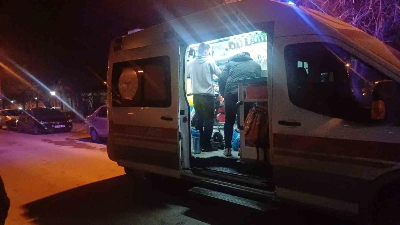 Kafede bıçaklı kavga: 1 yaralı