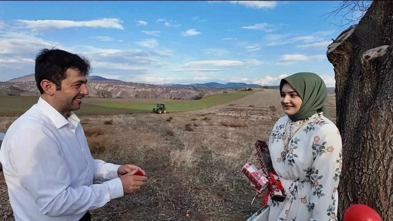 Genç Çiftçinin Evlilik Teklifi Sosyal Medyada Gündem Oldu