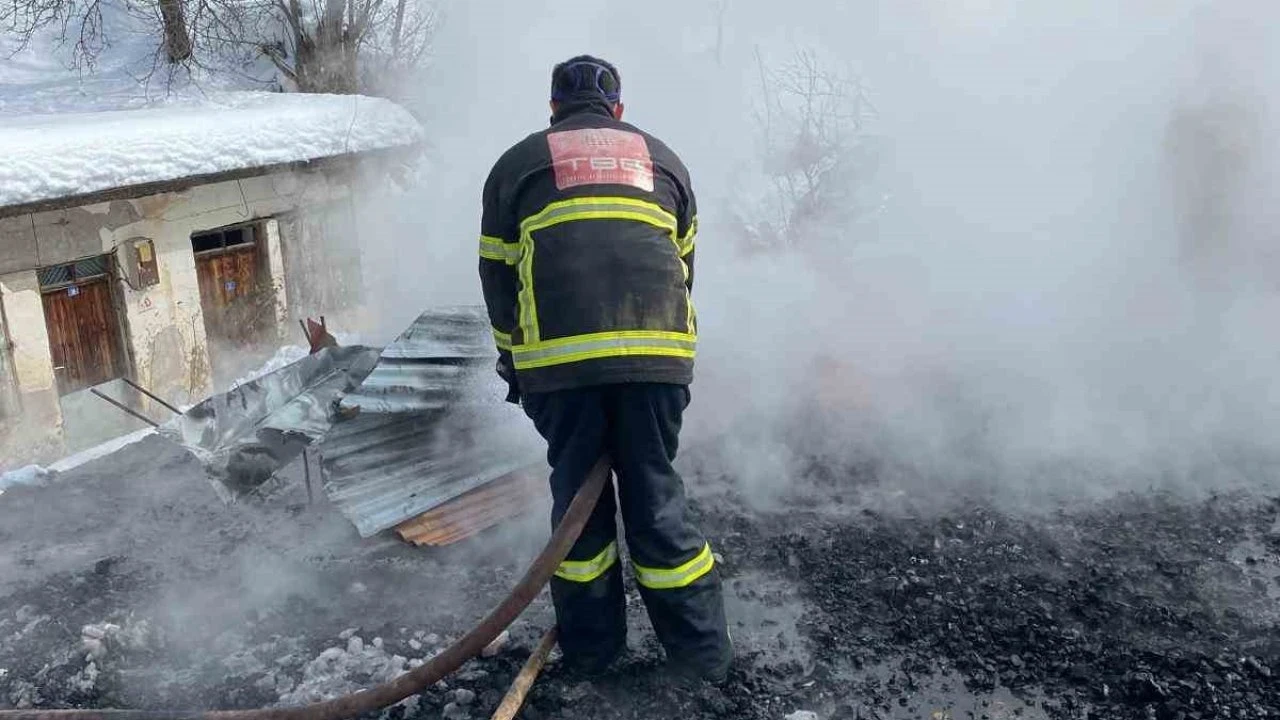 Korkutan çatı yangını
