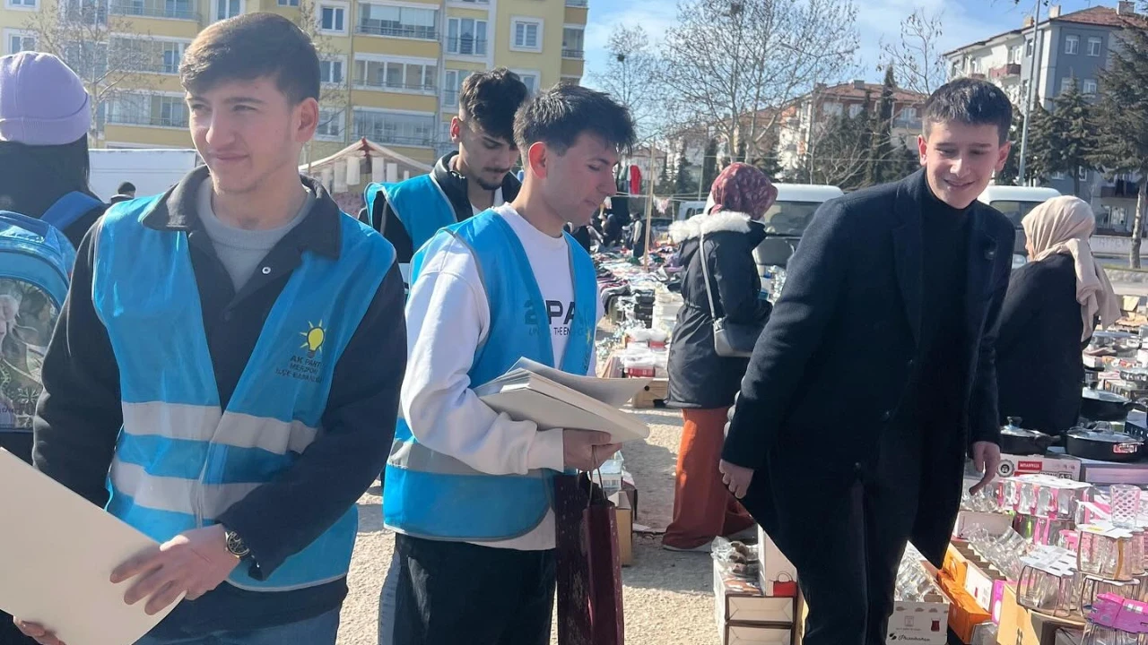 AK Gençlik’ten imsakiye dağıtımı