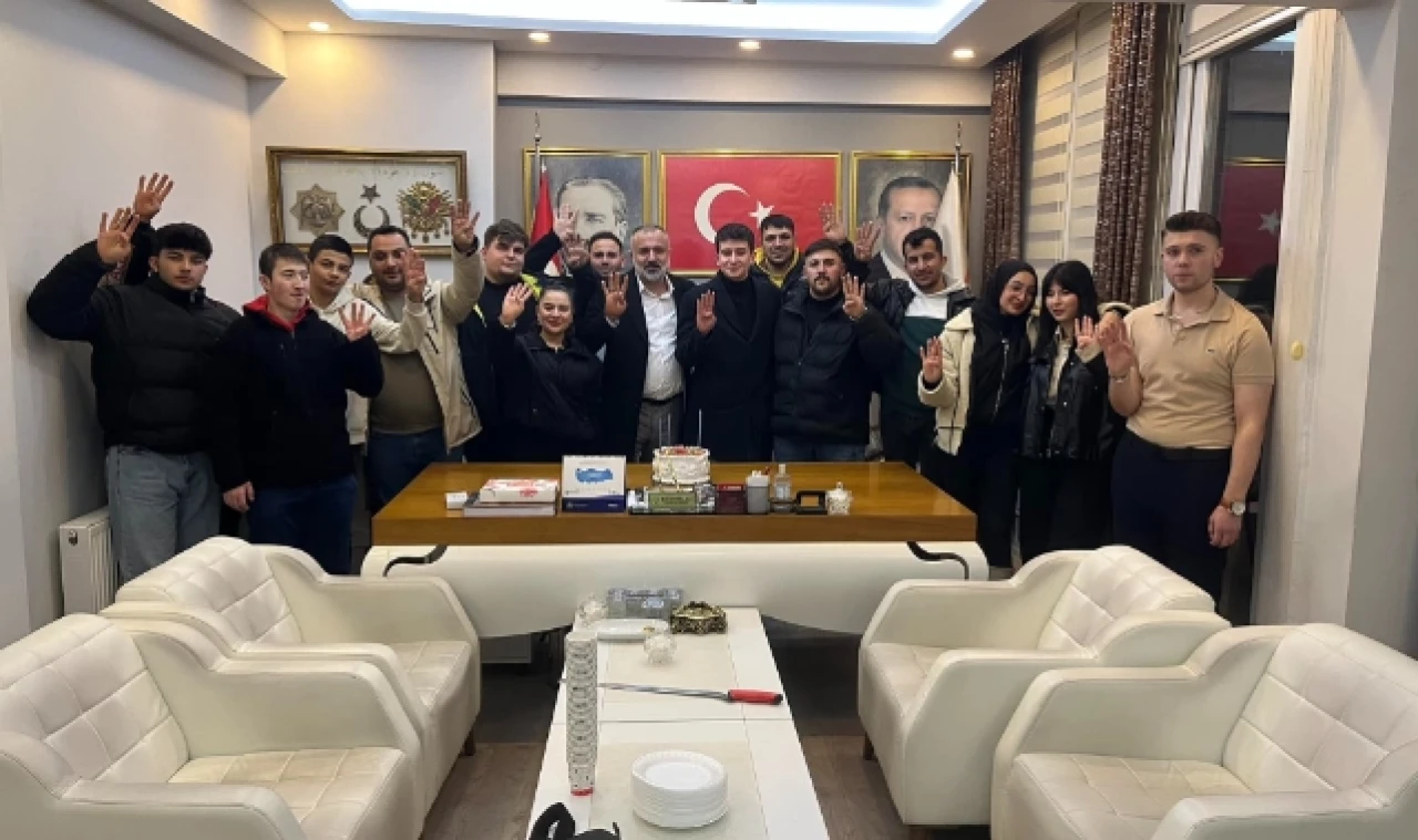 AK Gençlik Altun’un doğum gününü kutladı
