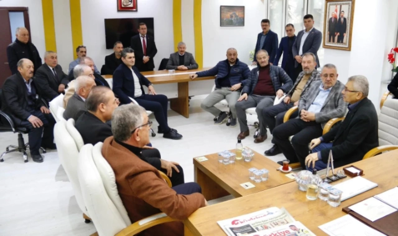Altınörgü Misafirlerini Makamında Ağırladı