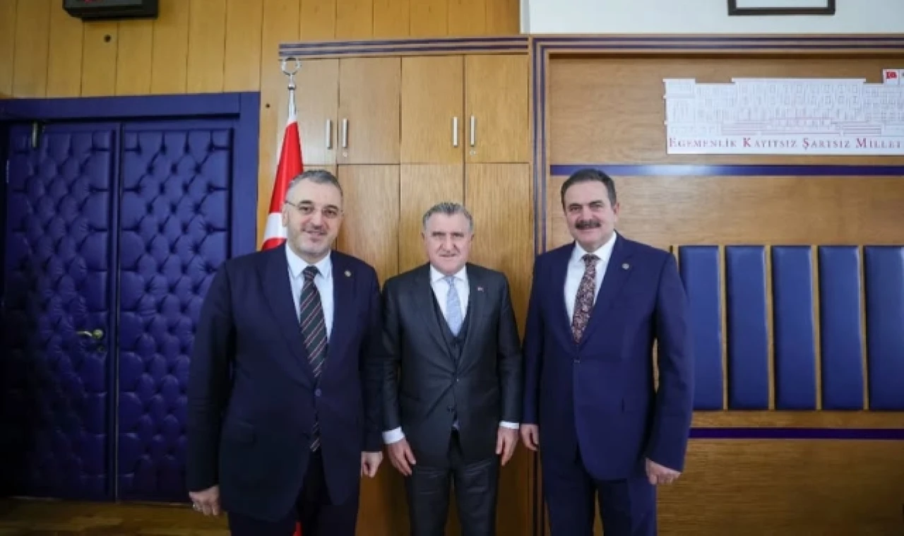 İpek ve Çilez Bak'ı ziyaret etti