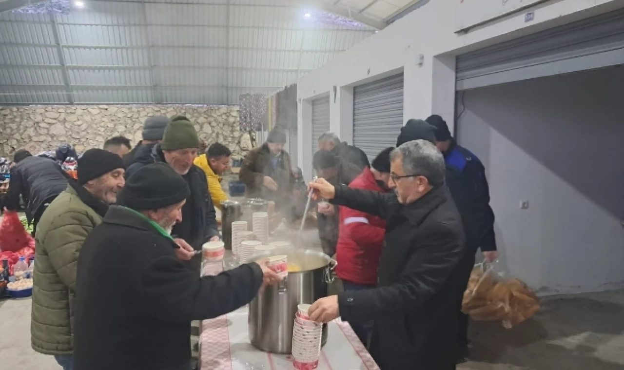 Semt pazarında çorba ikramı