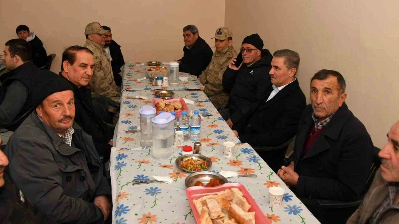 Bu köyde yoldan geçenlere 21 yıldır ücretsiz iftar veriliyor
