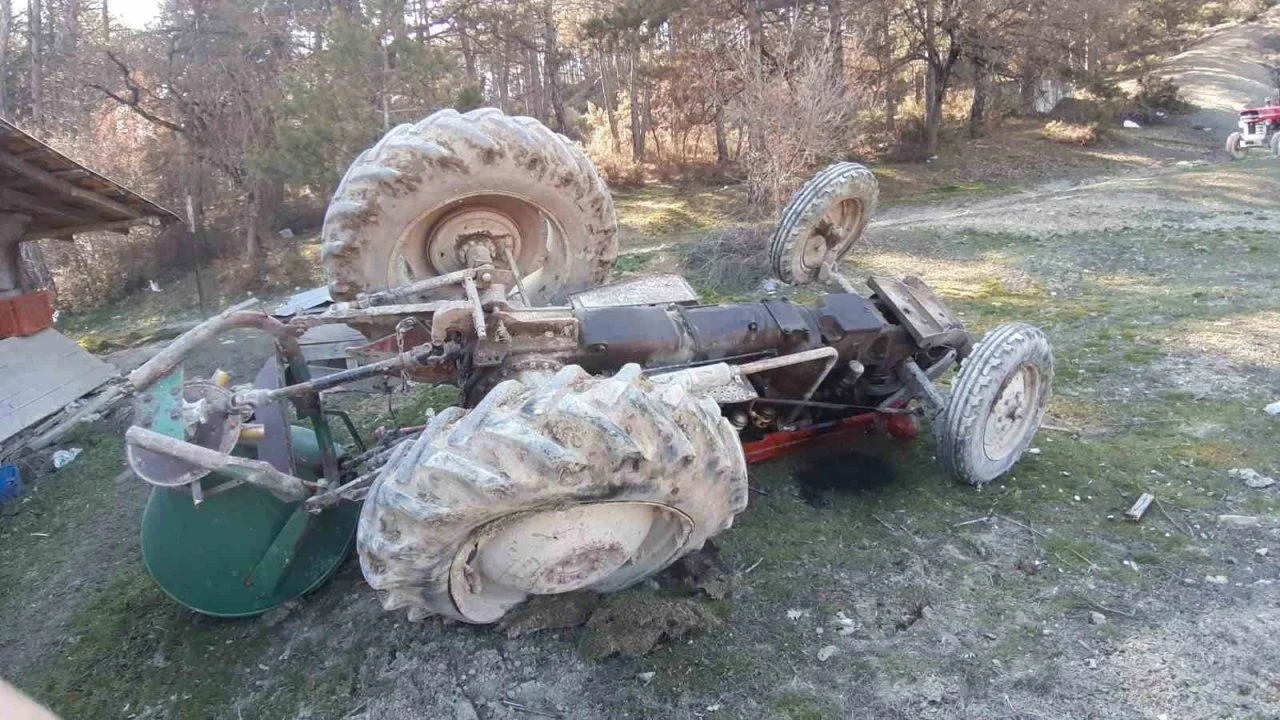 Traktör devrildi: Kadın sürücü yaralandı