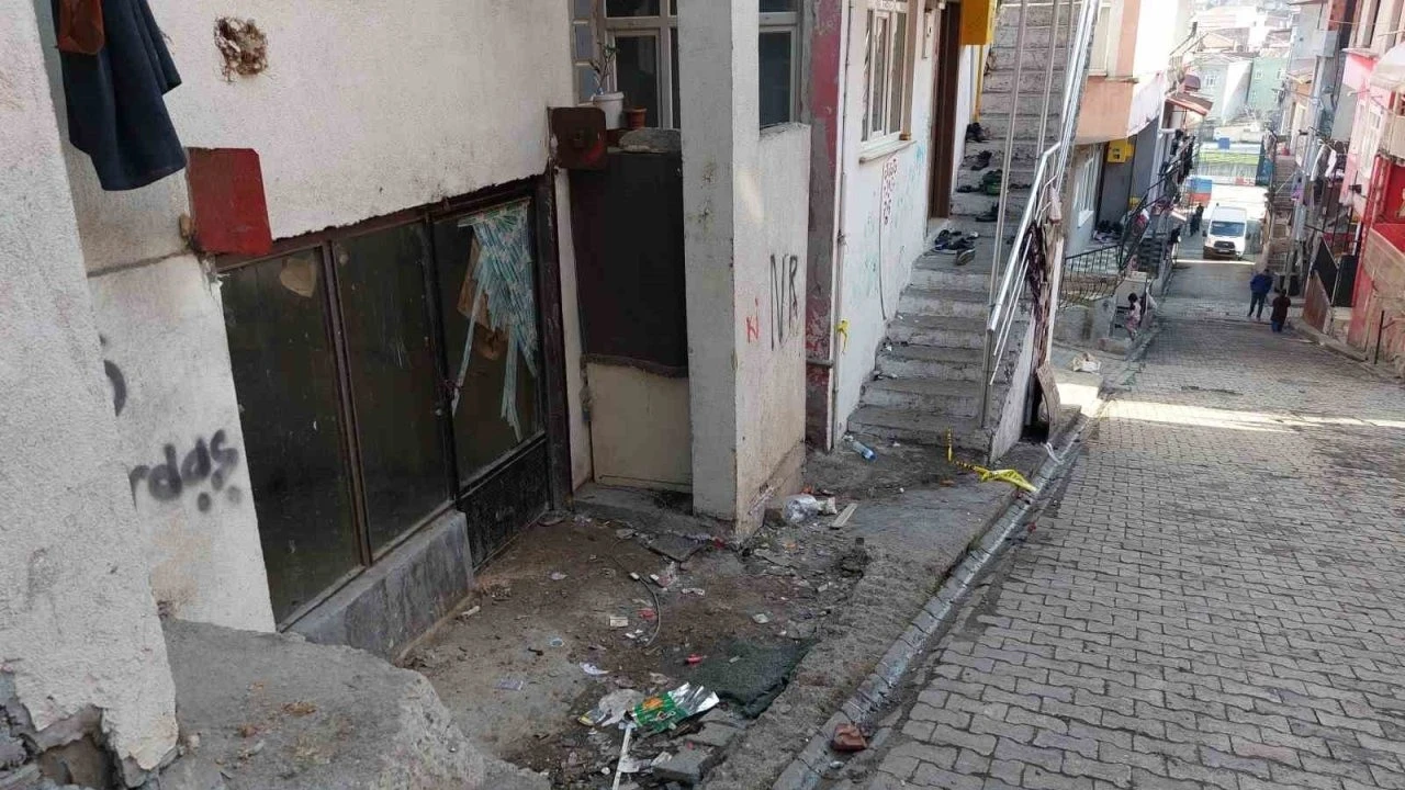 Maaşını çekmeye giden yaşlı adamı öldürüp 4 gün babasının evinin bodrumunda sakladı