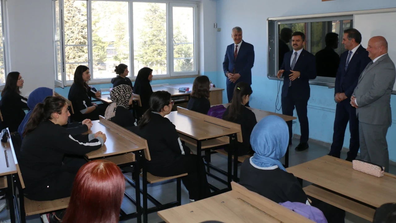Özkan’dan Bülbül Hatun Kız AİHL’ye Ziyaret