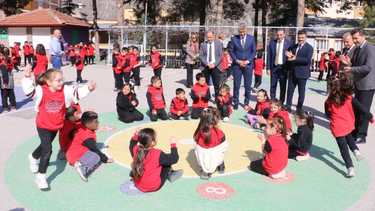 Özkan, Atatürk İlkokulu’nu Ziyaret Etti