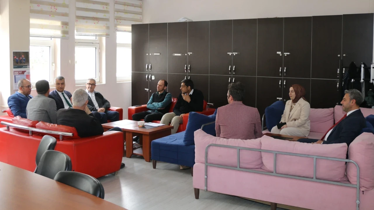 Katipoğlu, Serdar Zeren İlkokulu’nda Öğretmenlerle Buluştu