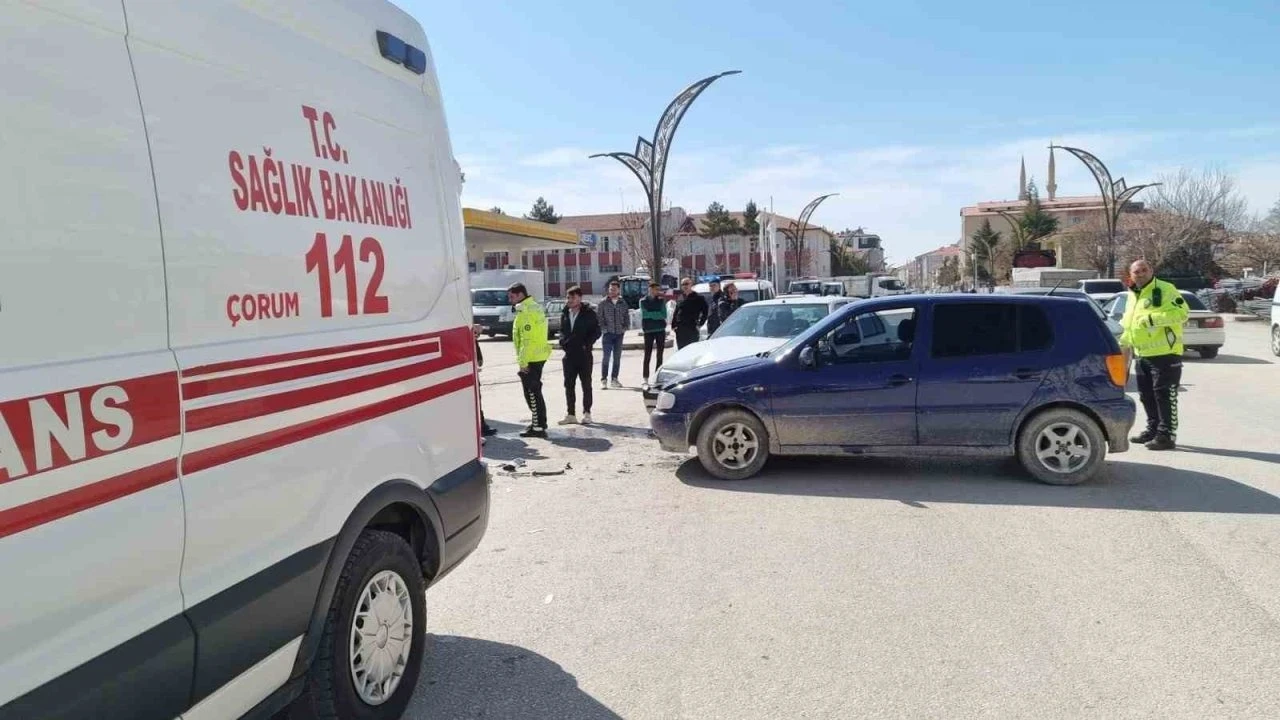 Çorum’da iki otomobil çarpıştı: 2 yaralı
