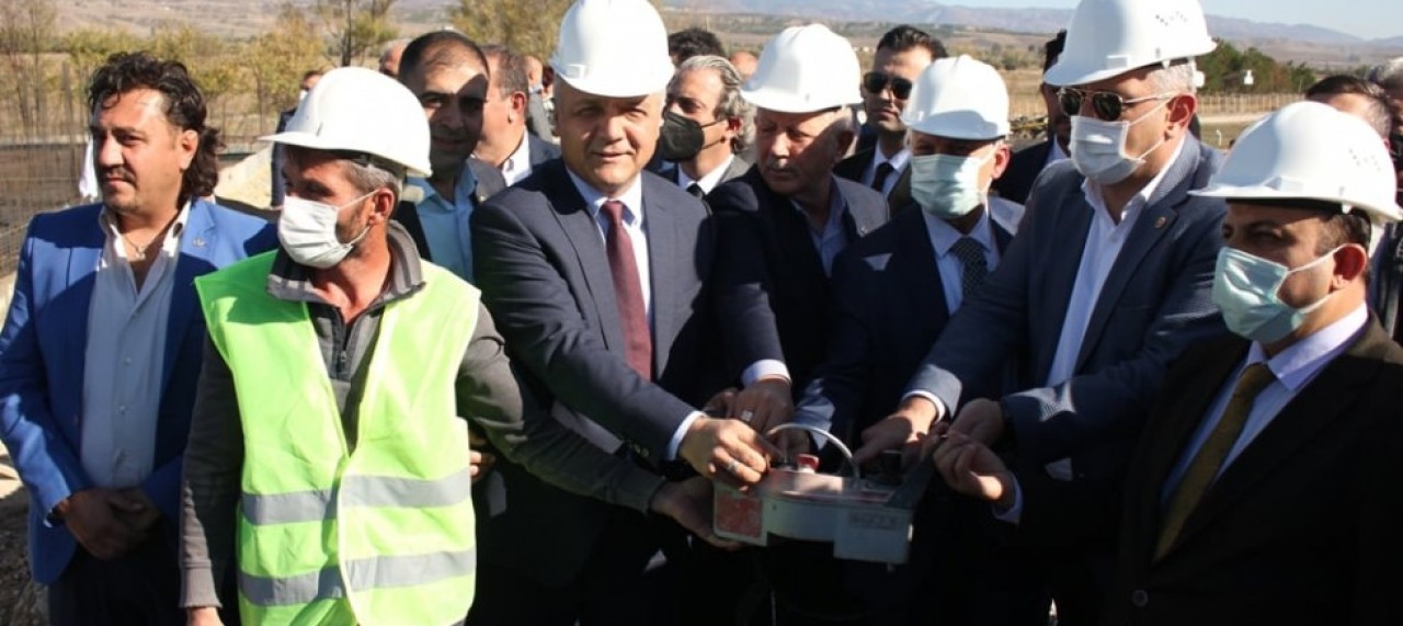500 KİŞİLİK KAPALI SPOR SALONUNUN TEMELİ ATILDI