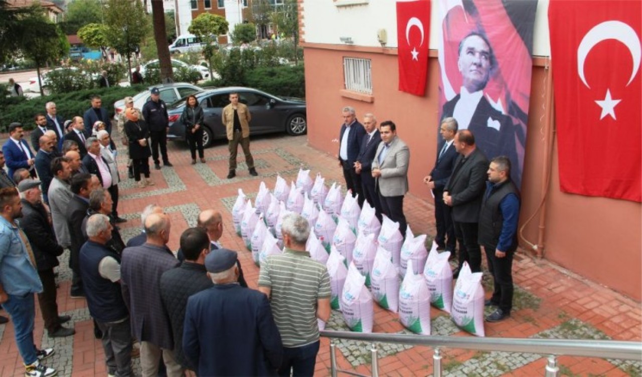 51 ÇİFTÇİYE 17 TON TOHUM DAĞITILDI