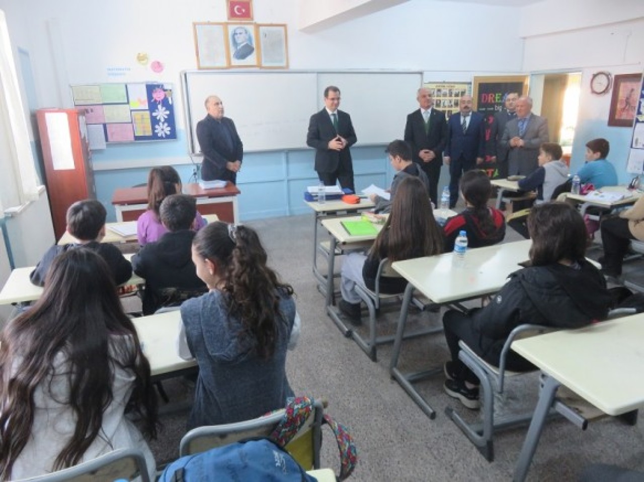 ABİDEHATUN ORTAOKULU’NU ZİYARET ETTİ