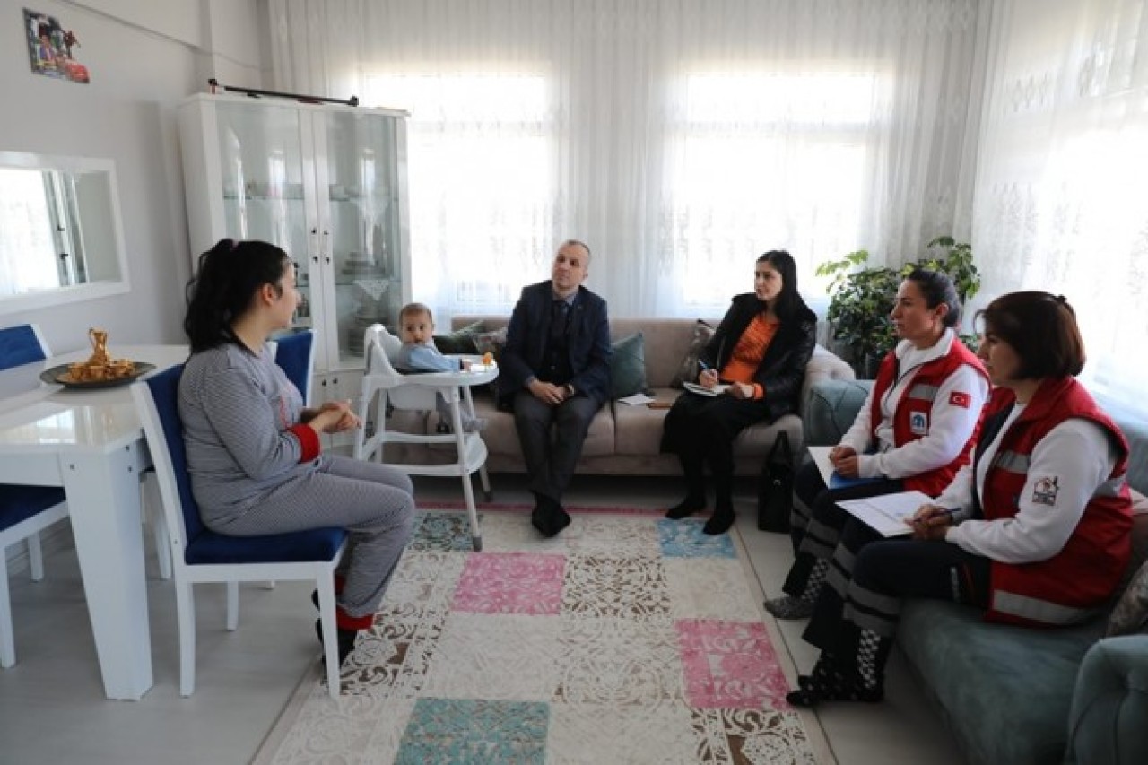 AİLELER YALNIZ BIRAKILMIYOR