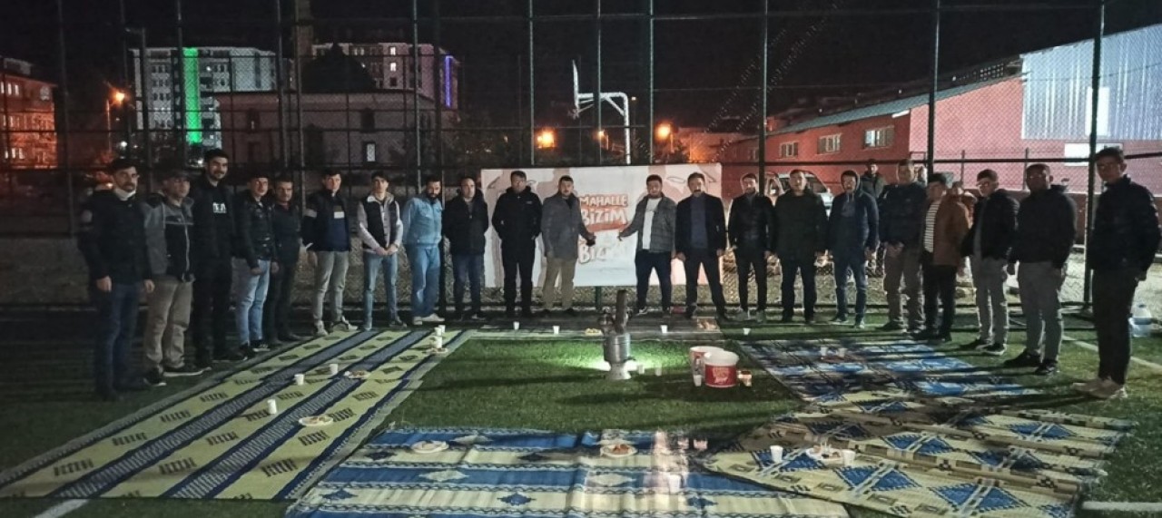 AK GENÇLER YUNUS EMRE MAHALLESİ’NDE TOPLANDI