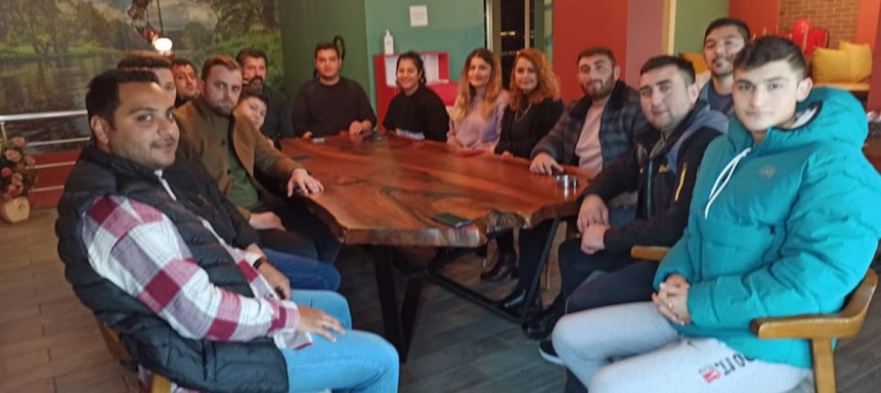 AK GENÇLİK KAHVALTIDA BULUŞTU