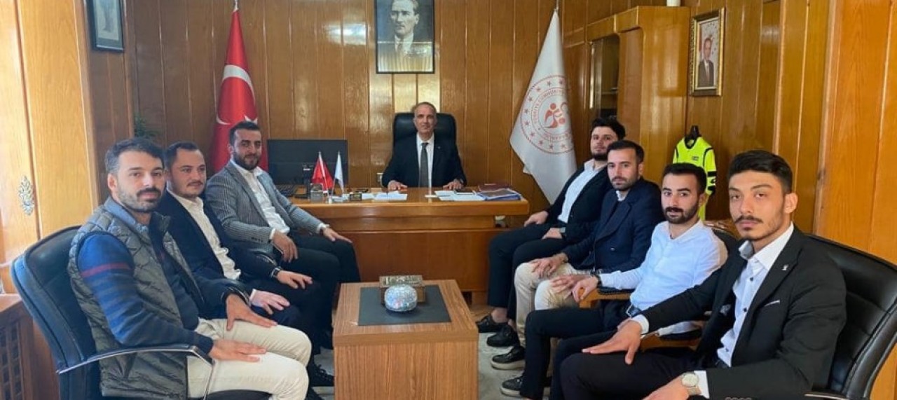AK GENÇLİK ÖZTÜRK’Ü ZİYARET ETTİ
