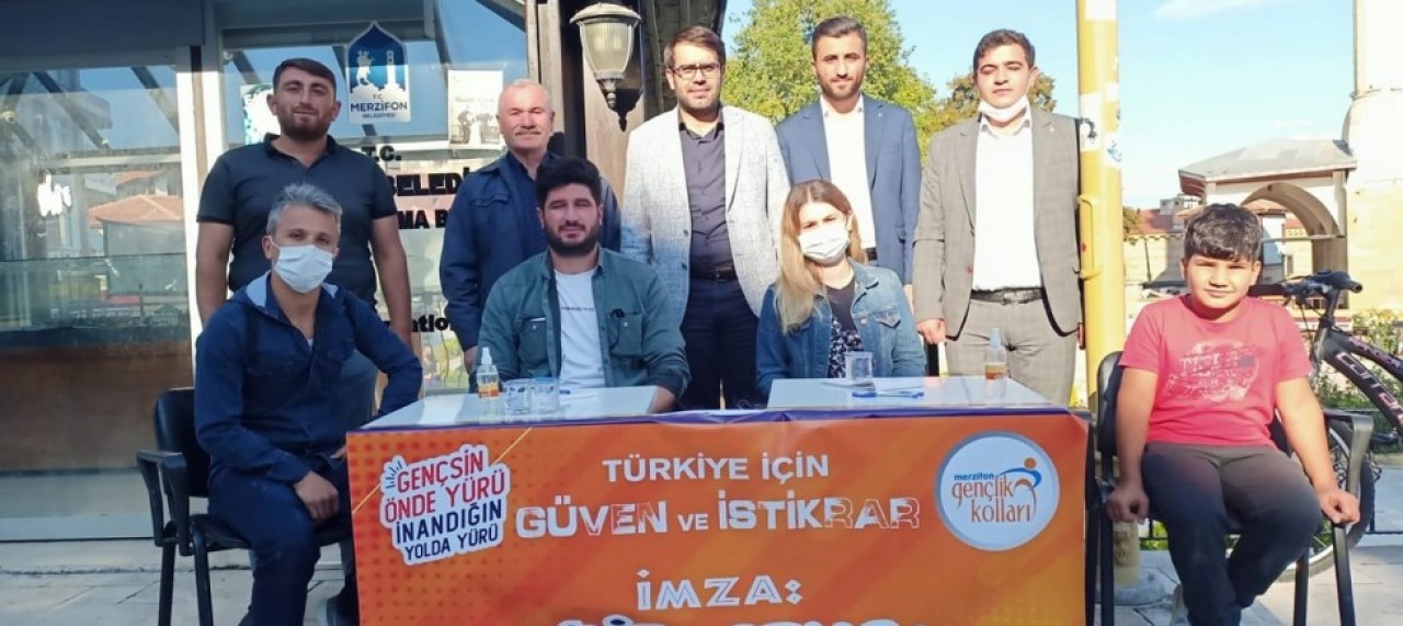AK GENÇLİK SAHADA