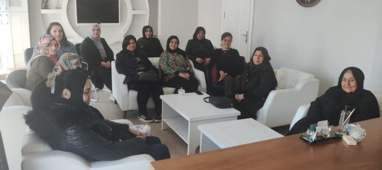 AK KADINLAR HAFTALIK OLAĞAN TOPLANTISINI YAPTI