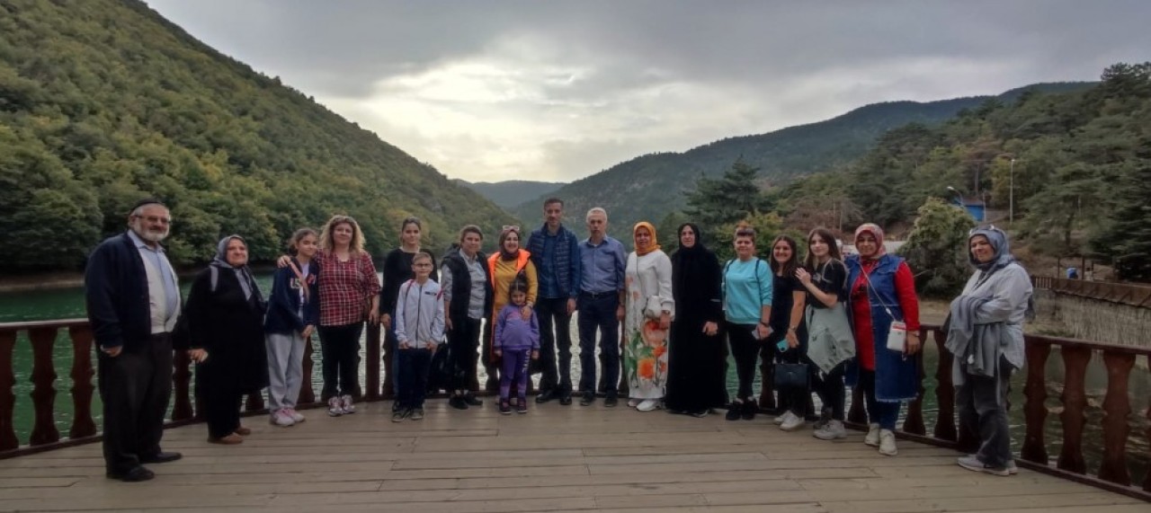 AK KADINLAR ŞEHİT AİLELERİNİ BORABOY’DA KONUK ETTİ