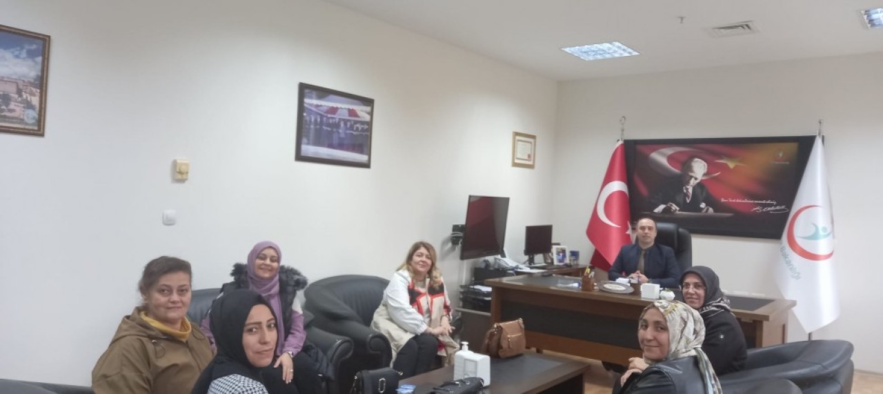 AK KADINLARDAN HASTANE ZİYARETİ
