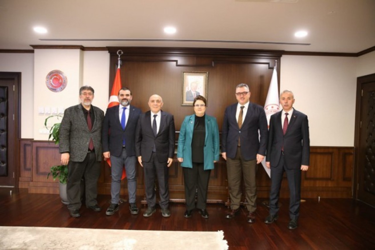 AK PARTİ HEYETİ BAKANLARI ZİYARET ETTİ