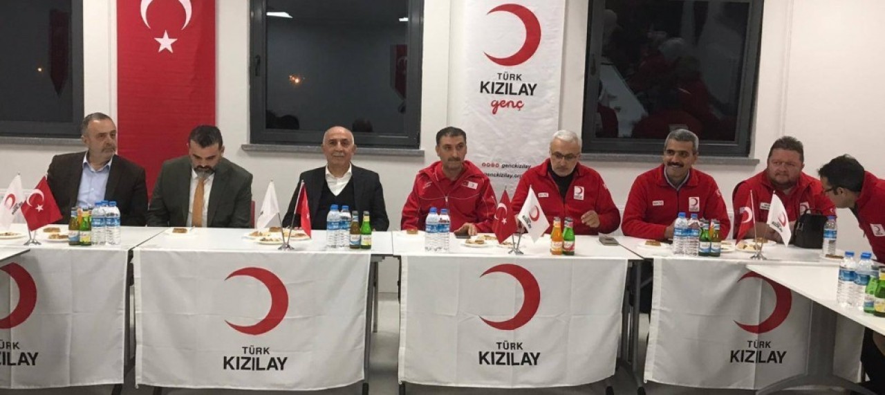 AK PARTİ KIZILAY’LA İFTAR AÇTI