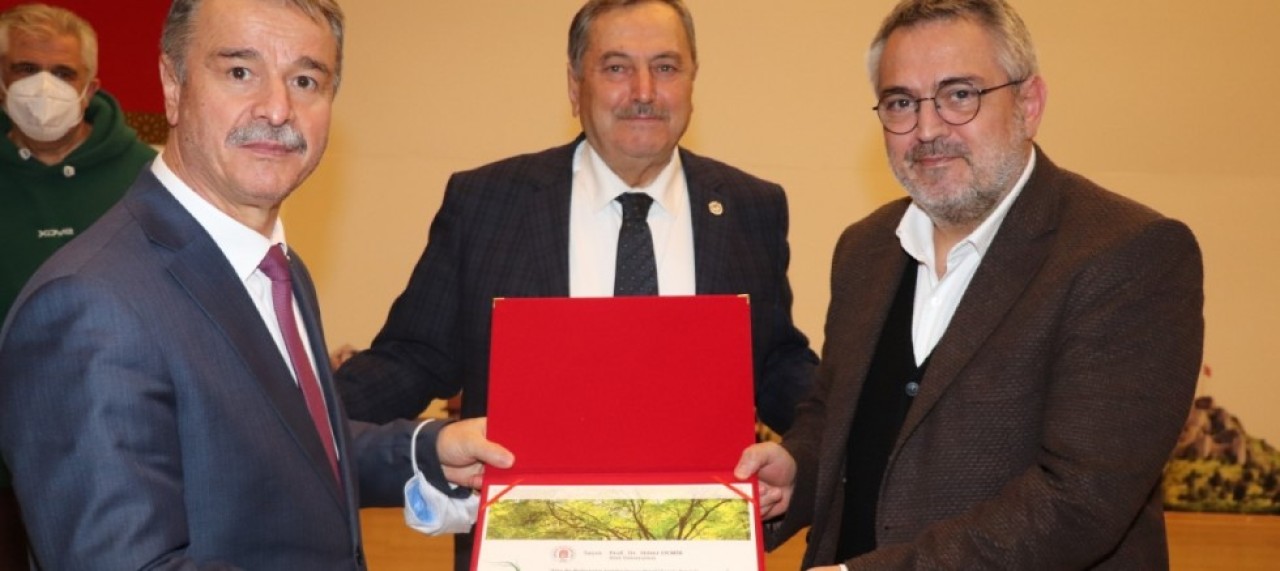 ALİYA İZZETBEGOVİÇ, ‘BİR MEDENİYETİN YENİDEN İNŞASI’ PROGRAMI İLE ANILDI