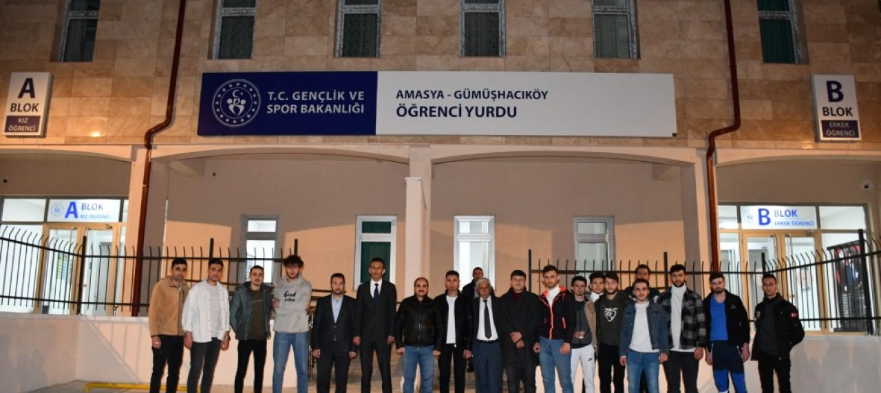 ALTINÖZ, İFTARINI ÖĞRENCİLERLE BİRLİKTE YAPTI