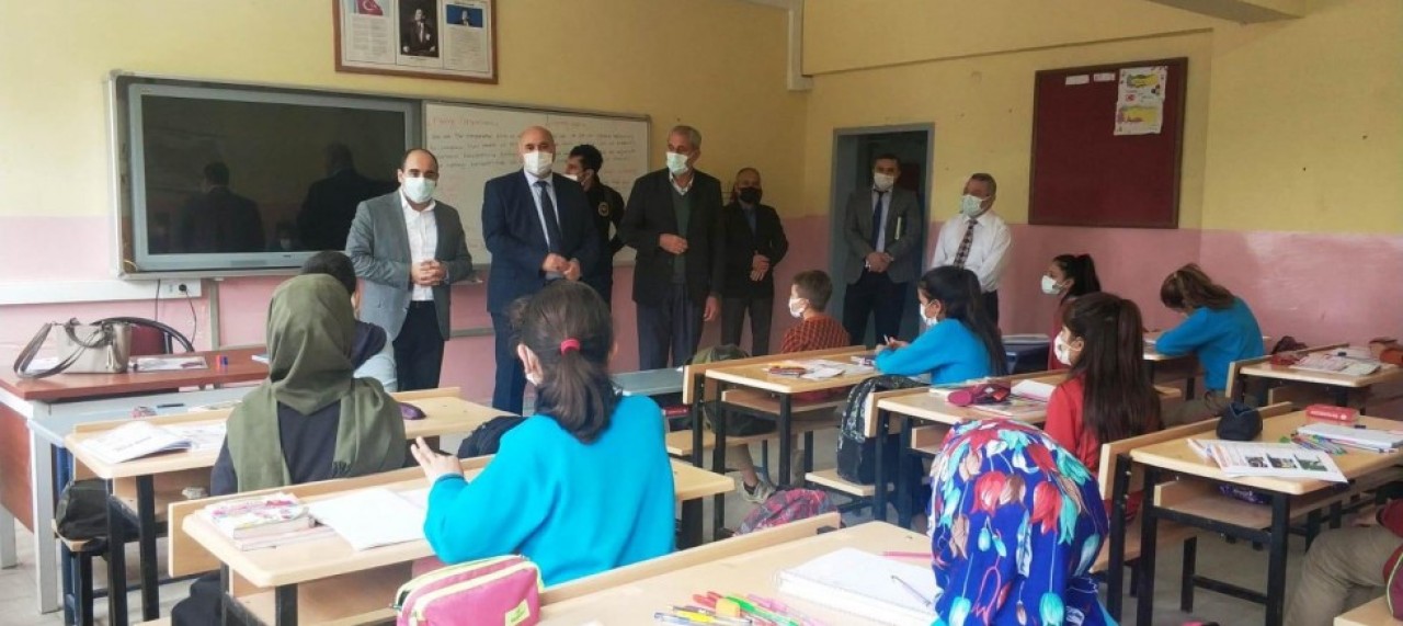 ALTINÖZ, KÖY VE OKUL ZİYARETLERİNE DEVAM ETTİ