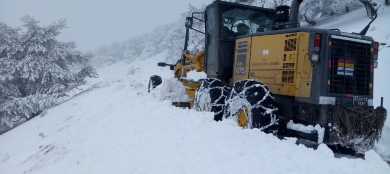 AMASYA’DA 364 KÖY YOLU ULAŞIMA KAPANDI