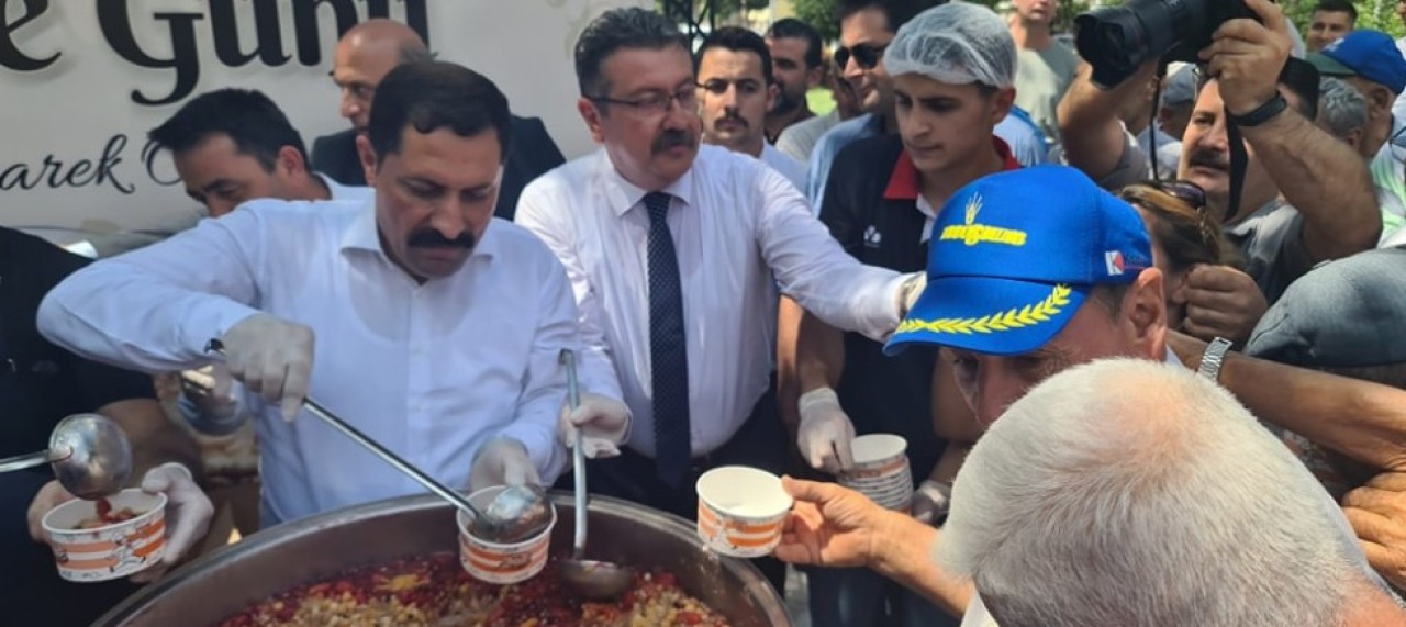 AMASYA’DA AŞURE DAĞITIMINA KATILDI
