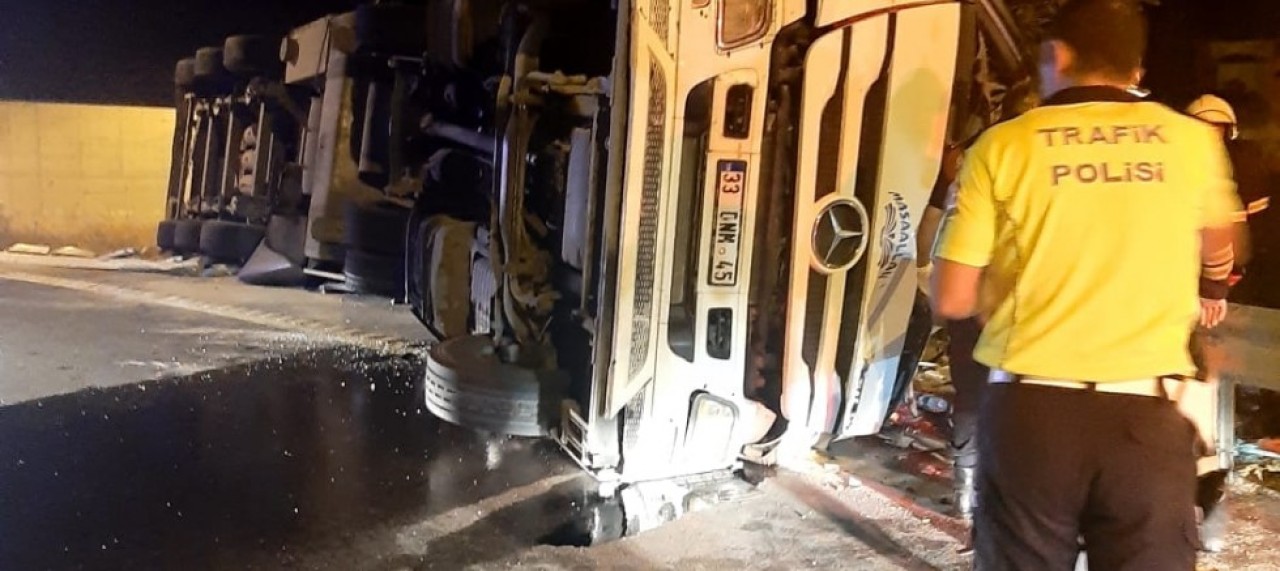 AMASYA'DA DEVRİLEN TIRIN ŞOFÖRÜ HAYATINI KAYBETTİ
