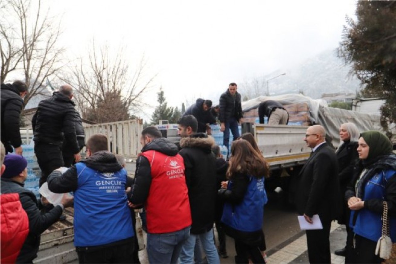 AMASYA VE TOKAT’TAN DEPREM BÖLGESİNE YARDIMLAR SÜRÜYOR