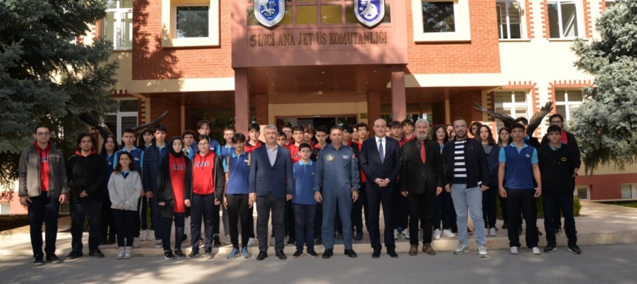 ANADOLU LİSESİ ÖĞRENCİLERİ ANA JET ÜSSÜ’NÜ ZİYARET ETTİ